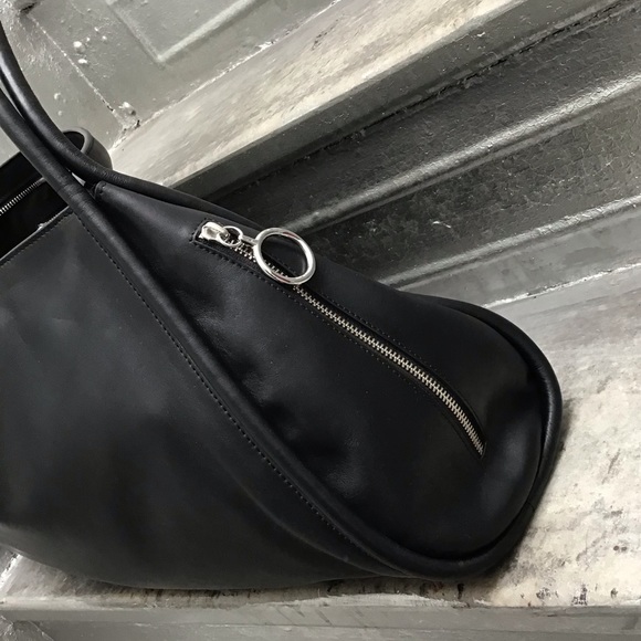 BEHNO 'Kamala' Handcrafted Large Leather Nappa Hobo Bag in Black - Picture 12 of 15